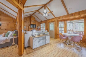 TV, fireplace - Up Country, Creekside/Hot Tub (Dahlonega)