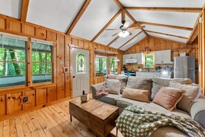 Interior - Up Country, Creekside/Hot Tub (Dahlonega)