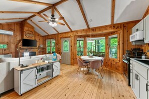 Interior - Up Country, Creekside/Hot Tub (Dahlonega)