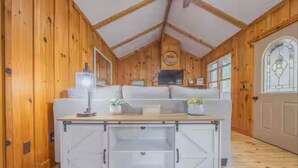Interior - Up Country, Creekside/Hot Tub (Dahlonega)