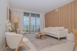 TV - Charming 2BR with Beach Service, Pool Over the Canal & Hotel Perks (Hallandale Beach)