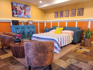 Interior - Views, King bed, EV charger, 5 min to Downtown (Paso Robles)