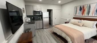 Charming Studio Apartment - Cozy & Convenient!