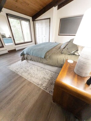 4 bedrooms, iron/ironing board, travel crib, free WiFi - Green Lake Getaway near Acadia (Ellsworth)