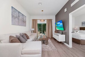 5 bedrooms, desk, iron/ironing board, free WiFi - Luxury 5BR Orlando Retreat w/ Private Heated Pool (Davenport)