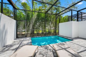 A heated pool - Luxury 5BR Orlando Retreat w/ Private Heated Pool (Davenport)