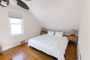 2 habitaciones, tabla de planchar con plancha, cuna de viaje y wifi 