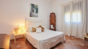 3 bedrooms, iron/ironing board, WiFi