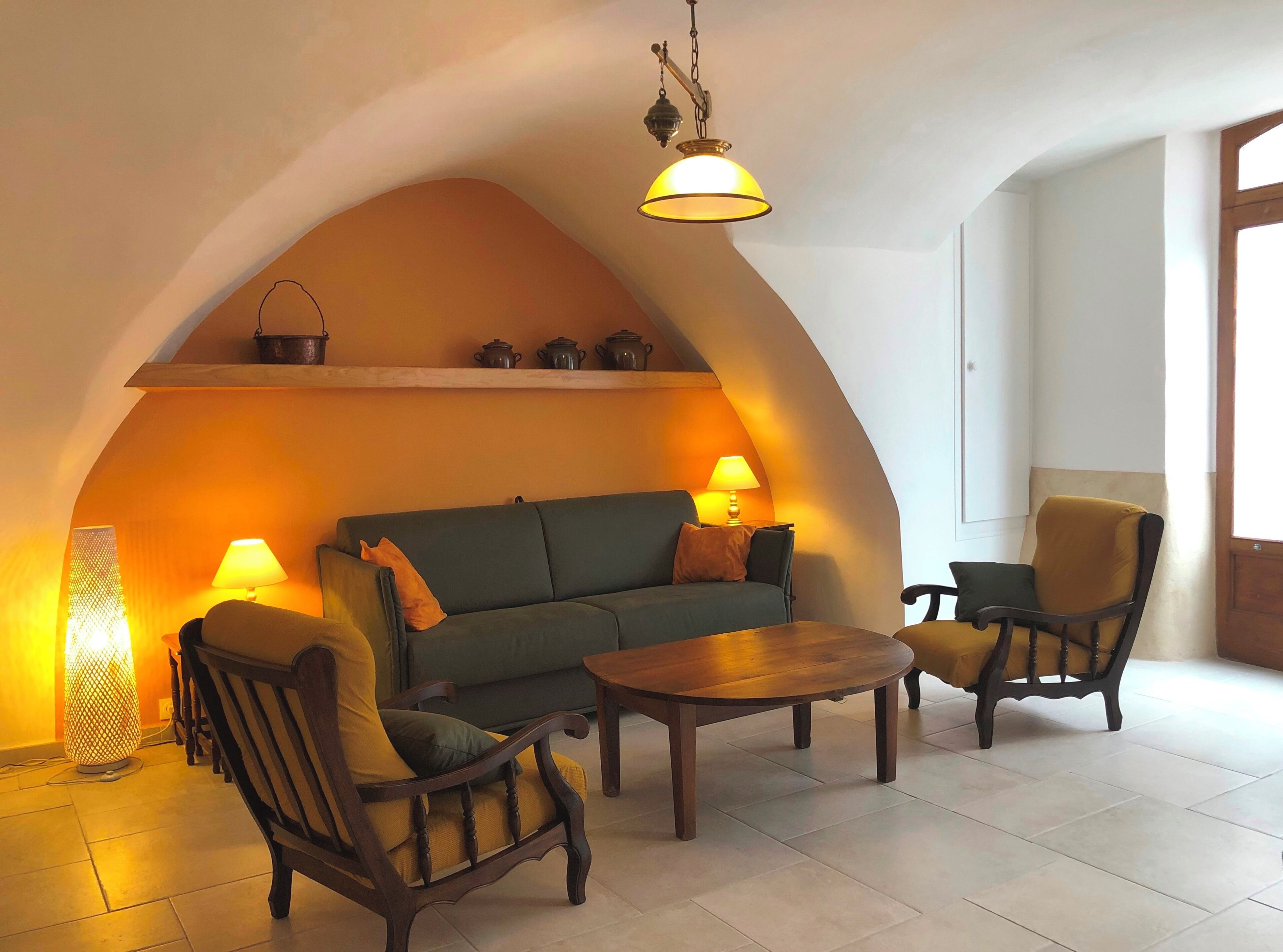 Fernseher, Bücher, Stereoanlage