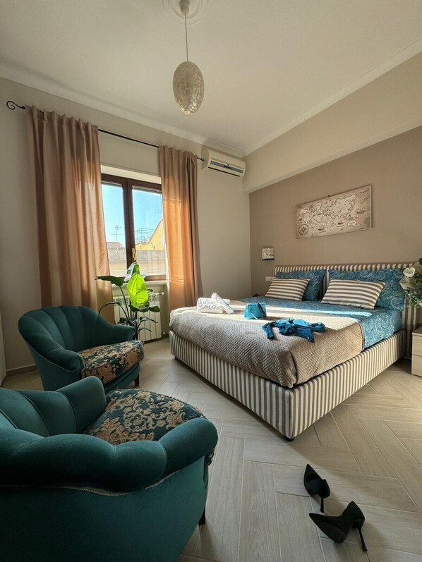 2 bedrooms, bed sheets - B&B Over the World (Meta)