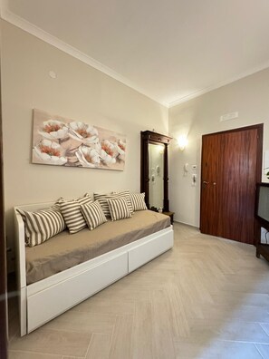 Interior - B&B Over the World (Meta)