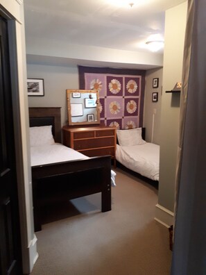 4 bedrooms, desk, iron/ironing board, travel cot