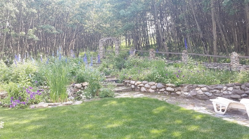 Ski the day Hot tub and Fireplace at night