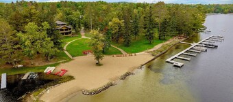 Lakefront Escape with Rustic Charm & Modern Comfort - Bear Cottage