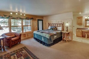 4 habitaciones, tabla de planchar con plancha, wifi y ropa de cama