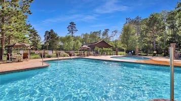 Piscine extérieure, piscine chauffée