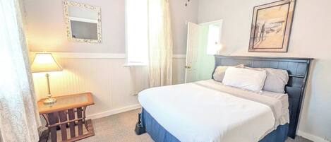 3 bedrooms, desk, iron/ironing board, WiFi