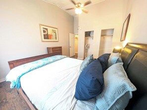 3 slaapkamers, een bureau, een strijkplank/strijkijzer, wifi