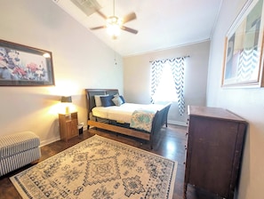 3 bedrooms, desk, iron/ironing board, WiFi