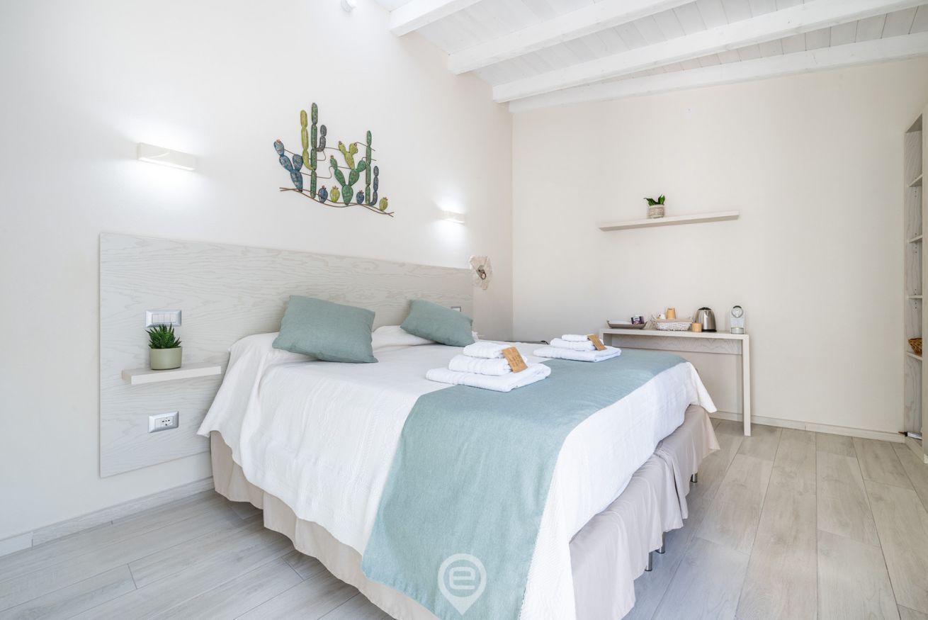 1 bedroom, travel cot, WiFi, bed sheets