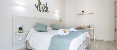 1 bedroom, travel cot, WiFi, bed sheets