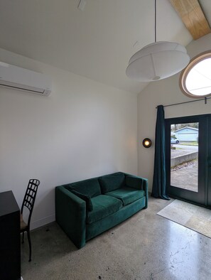 Living area - Eco-friendly Tiny Home in Alberta Arts District (Portland)