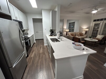 Wonderful 2-Bedroom 2-Bath apartment with Attached Garage in Alpharetta