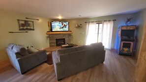 Smart TV, fireplace, video games - Relaxing Villa at the Grand Bear Resort close to Starved Rock! (North Utica)