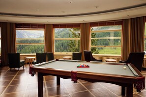 Billiards - The Grand Arosa Pop-up Hotel (Arosa)
