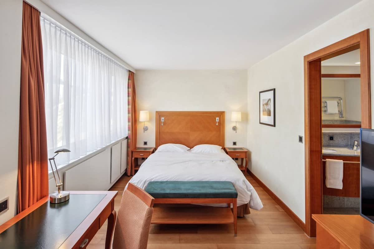 Superior Double Room, Mountain View | 1 bedroom, desk, laptop workspace, blackout drapes