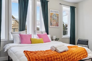 3 Schlafzimmer, Schreibtisch, Bügeleisen/Bügelbrett, Reisekinderbett