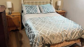 2 bedrooms, iron/ironing board, free WiFi, bed sheets