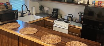 Cozy cabin,master and loft w2 twin beds atop the scenic portage,deckand fire pit