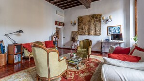 Unclassified image, 3 of 44, button - iFlat | A Vintage Gem Apartment near Piazza Navona (Roma)