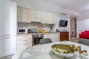 Fridge, microwave, oven, stovetop