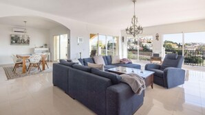 Casa, 5 habitaciones, terraza | Sala de estar