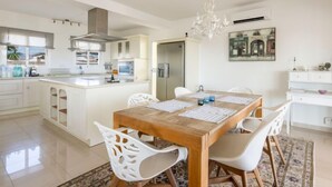 Casa, 5 habitaciones, terraza | Comedor