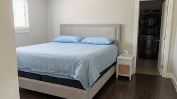 3 bedrooms, desk, iron/ironing board, WiFi