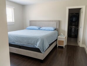 3 bedrooms, desk, iron/ironing board, WiFi