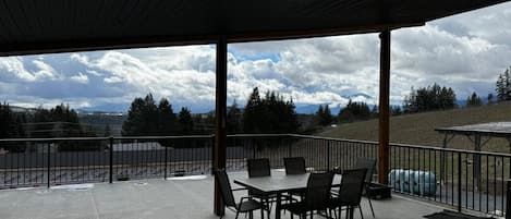 屋外ダイニングエリア