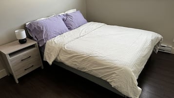 3 Schlafzimmer, Schreibtisch, Bügeleisen/Bügelbrett, WLAN