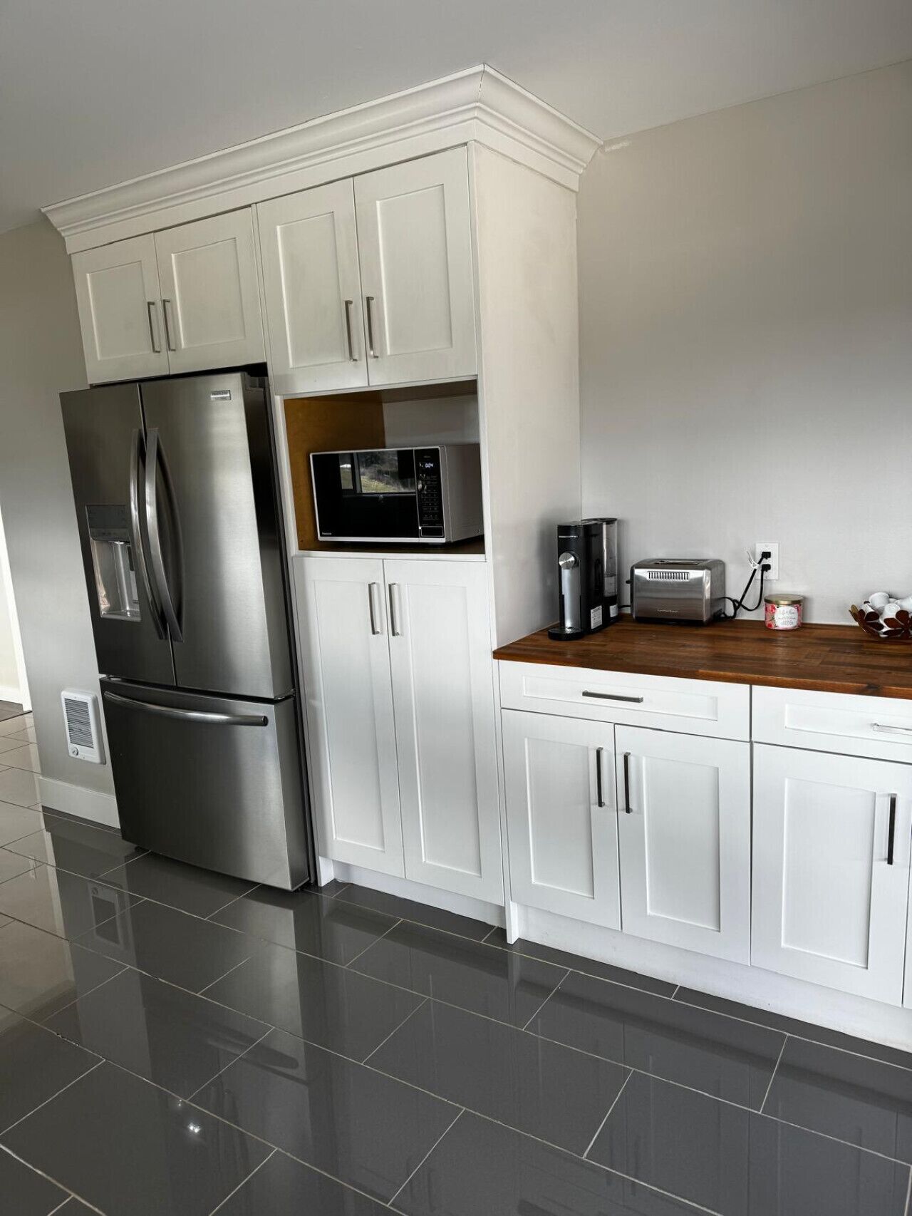 ثلاجة، ميكروويف، فرن، موقد طهي مسطح