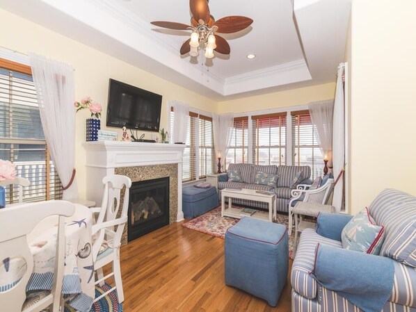 Een televisie en een dvd-speler