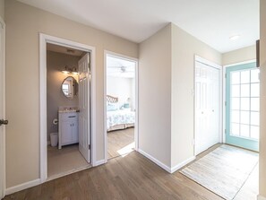 3 bedrooms, free WiFi, bed sheets - Renovated 3-Bedroom Condo | Near Cape May Beach (Cape May)