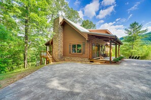 Exterior - Charming 4-bedroom cabin 4 miles from the  Smokey Mountain National Park (Townsend)