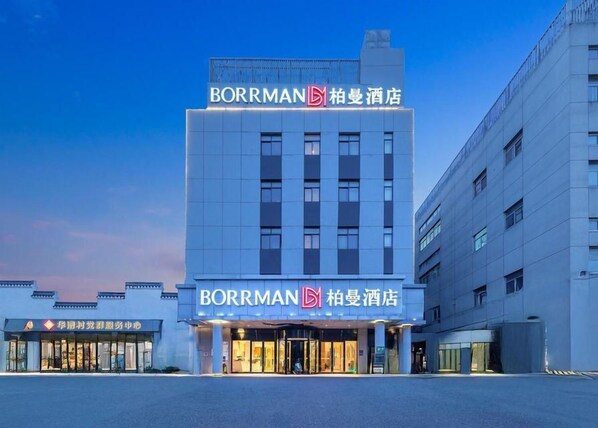 A hotel building with a prominent sign reading 'BORRMAN' and '柏曼酒店'. - Borrman Hotel (Shanghai)
