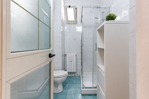 Dusj, hårføner, bidé og håndklær