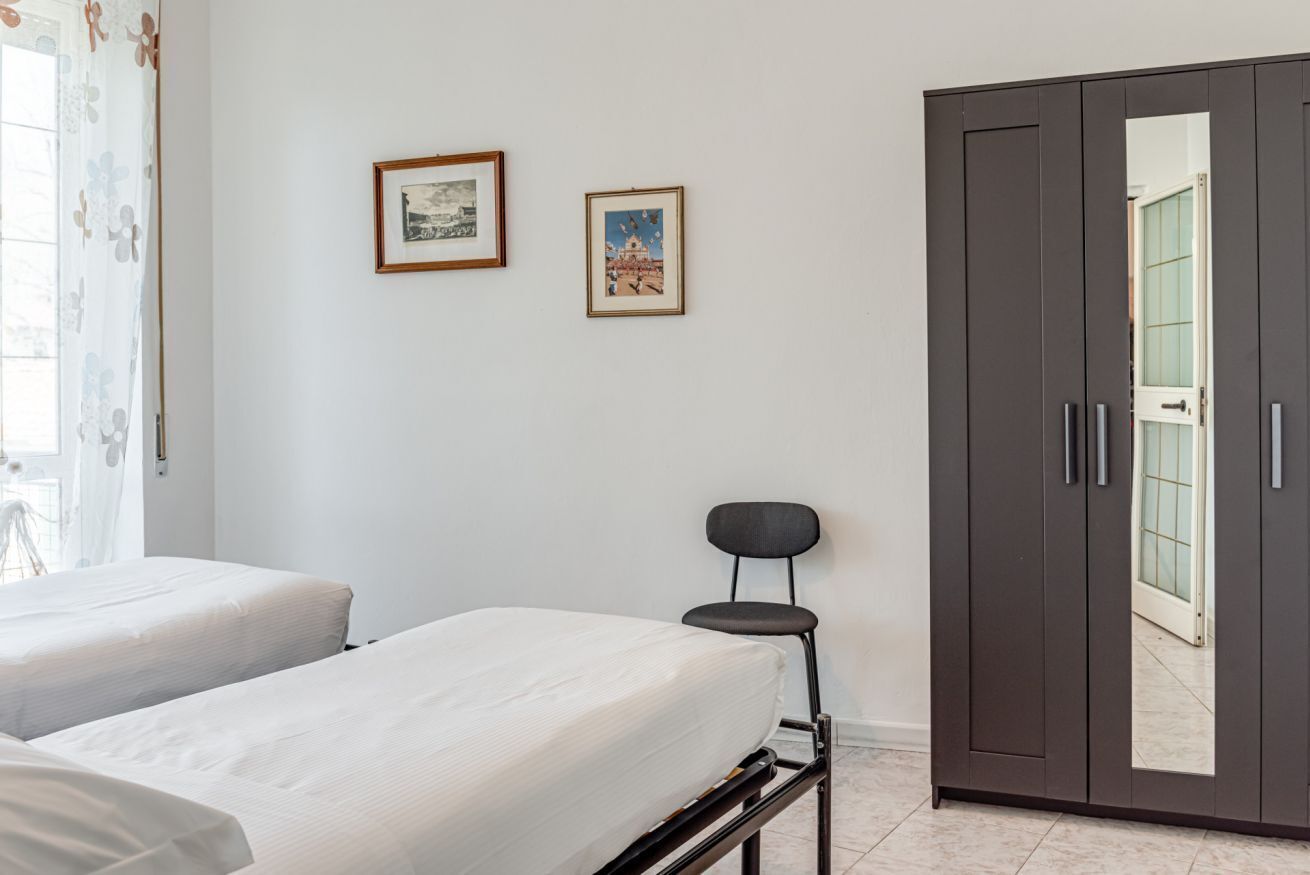 1 chambre, fer et planche à repasser, Wi-Fi, literie fournie