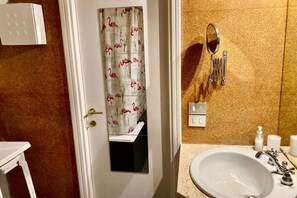 Séchoir à cheveux, bidet