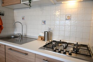 Fridge, dishwasher